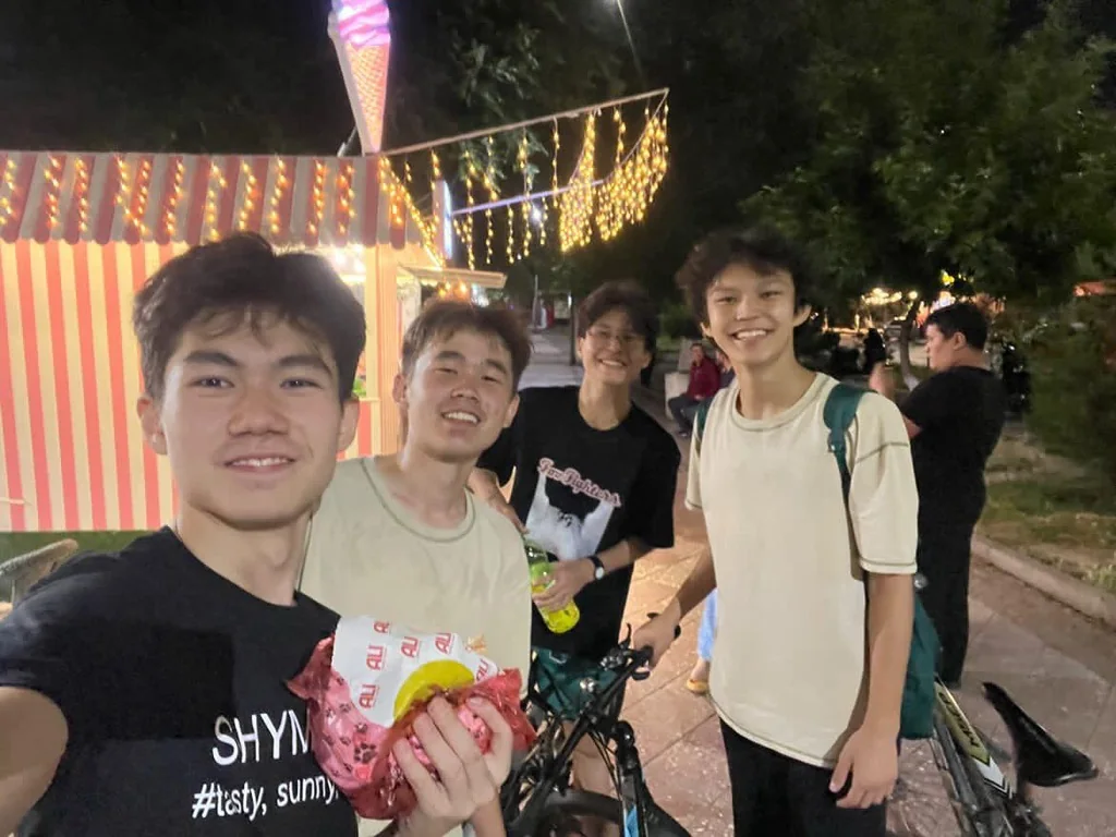 With my best friends, team “DA BEATLES”